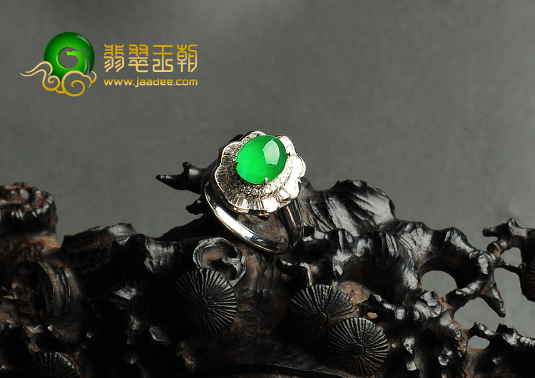 冰玻种正阳绿缅甸翡翠A货镶白金戒指（真钻）