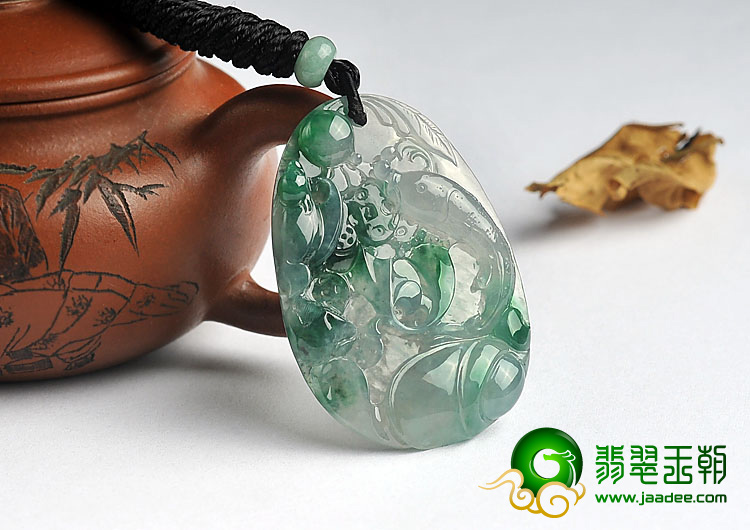 冰种飘翠缅甸翡翠A货年年有余挂件