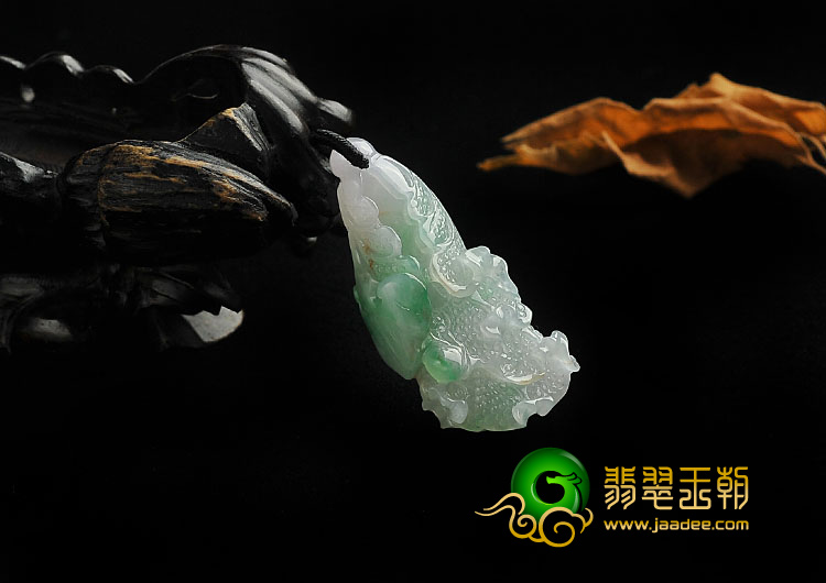冰种飘翠缅甸翡翠A货白菜挂件