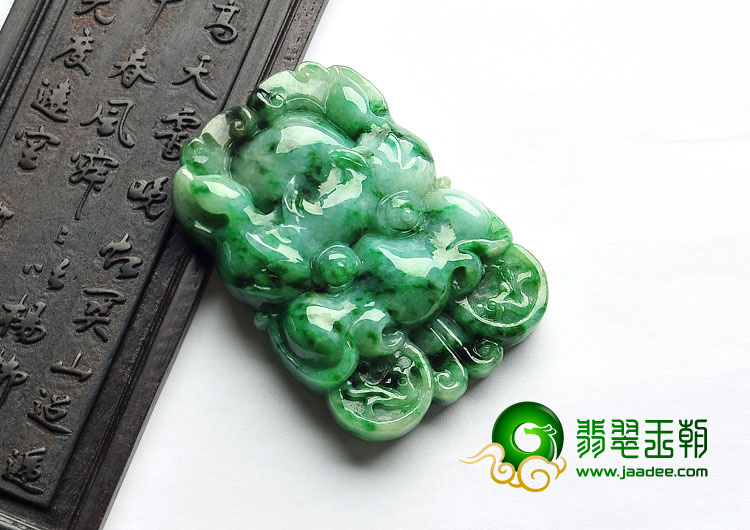 糯冰种癣加绿缅甸翡翠A货龙头挂件