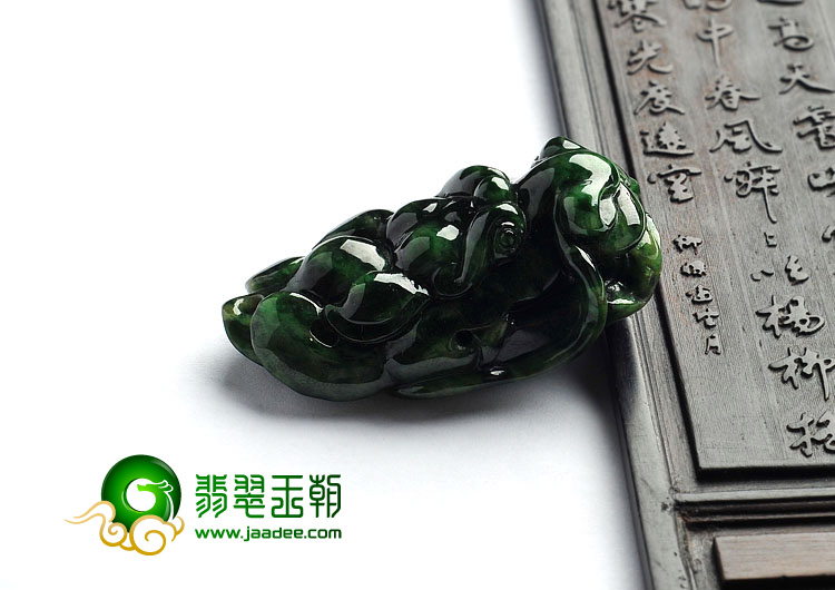 糯冰种癣加绿缅甸翡翠A货龙头挂件