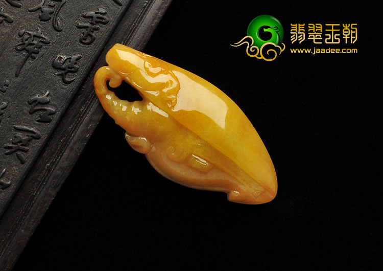 糯冰种黄翡缅甸翡翠A货仿古羊挂件