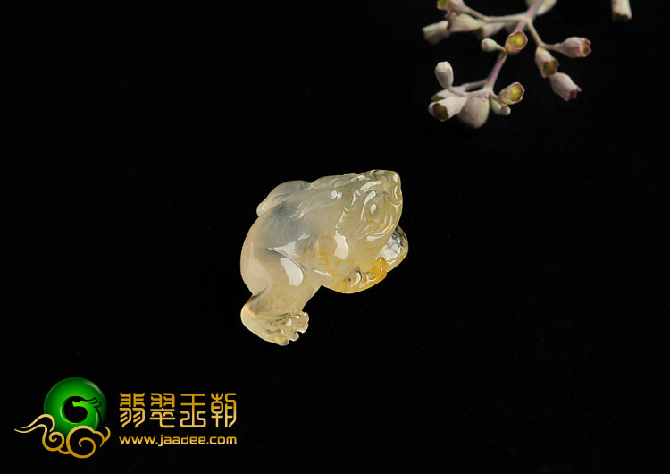 冰种黄翡缅甸翡翠A货金蟾戒面