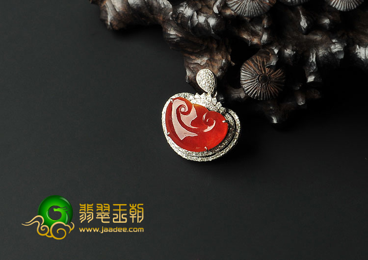 (超值推荐)冰种红翡缅甸翡翠A货镶白金如意胸坠（真钻）