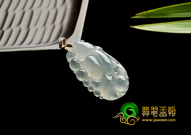 冰种飘花缅甸翡翠A货金鱼挂件