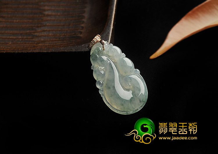 冰种飘花缅甸翡翠A货如意挂件