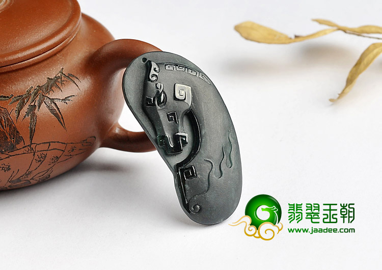 冰玻种墨翠缅甸翡翠A货马牌挂件