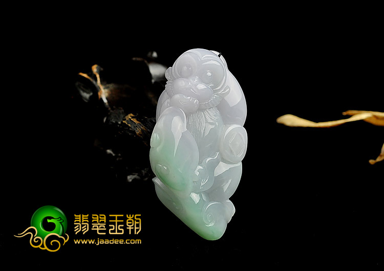 糯冰种春带彩缅甸翡翠A货灵猴挂件