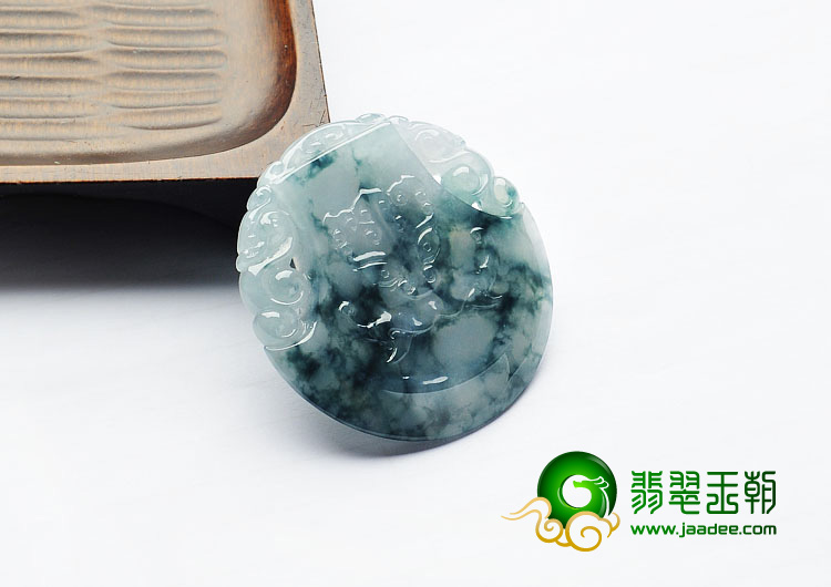 糯冰种飘花缅甸翡翠A货府中有龙挂件