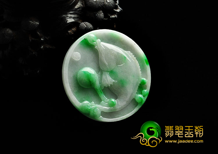 糯冰种白底青缅甸翡翠A货年年有余挂件