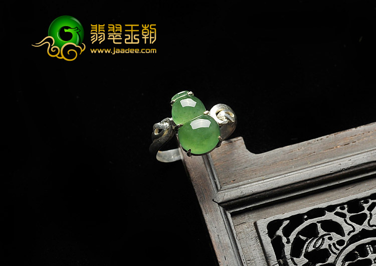 冰种绿晴水缅甸翡翠A货葫芦戒面