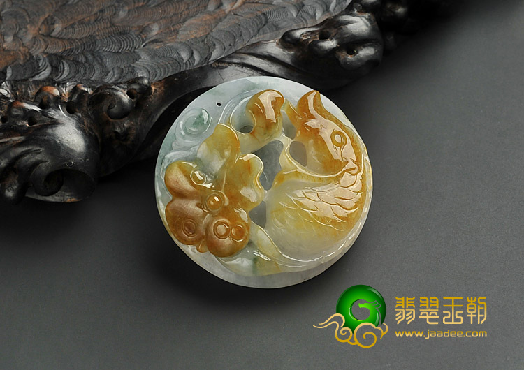 糯冰种三彩缅甸翡翠A货年年有余挂件