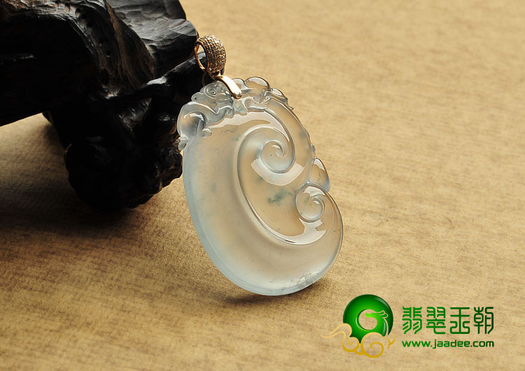 玻璃种略飘花缅甸翡翠A货如意挂件