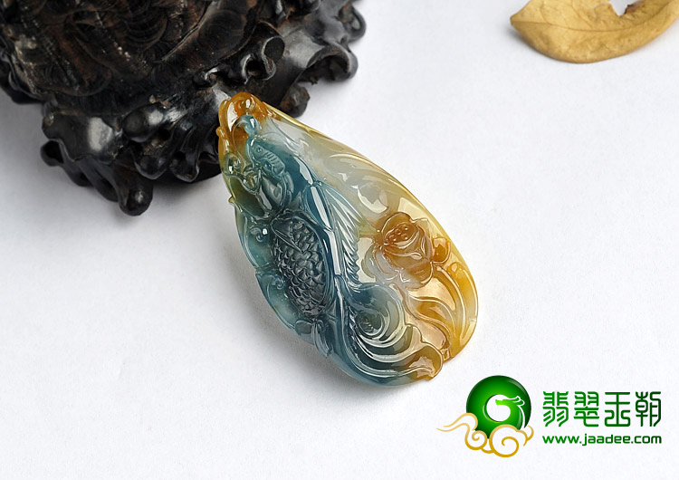 糯冰种三彩缅甸翡翠A货年年有余挂件