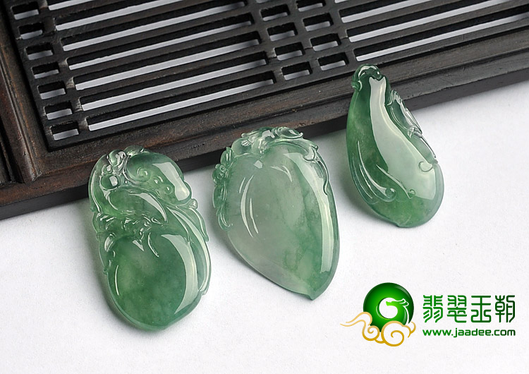冰种晴水缅甸翡翠A货寿桃/福瓜挂件（一批走）