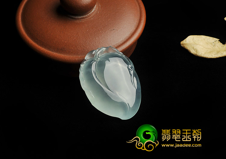 冰种飘花缅甸翡翠A货寿桃挂件