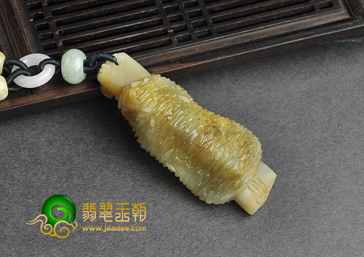 糯冰种褐黄翡缅甸翡翠A货骨肉相连挂件