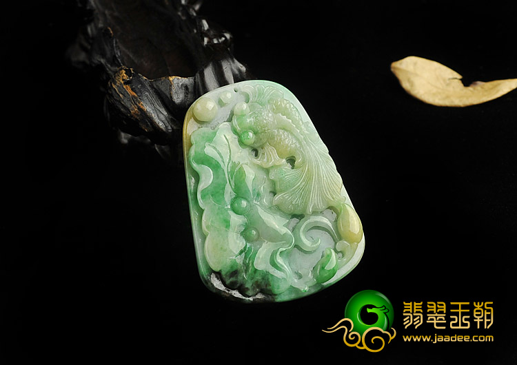 糯冰种三彩缅甸翡翠A货年年有余挂件