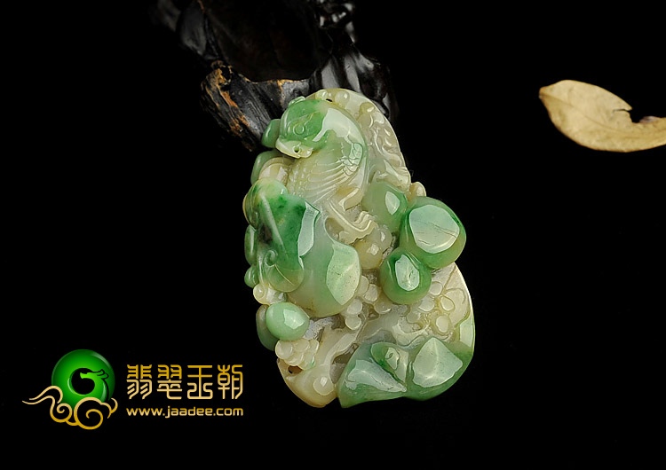 糯冰种黄加绿缅甸翡翠A货鹦鹉挂件