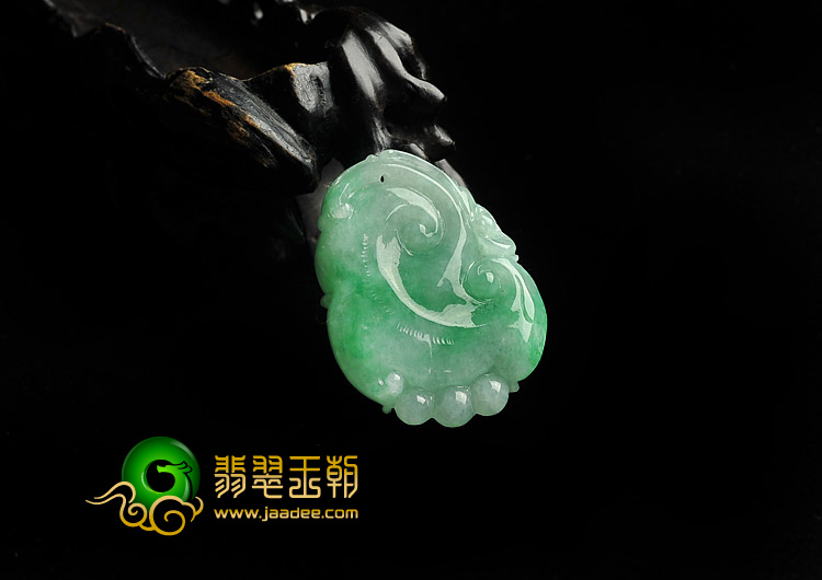糯冰种翠色缅甸翡翠A货如意挂件