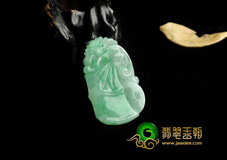 糯冰种翠色缅甸翡翠A货节节高挂件