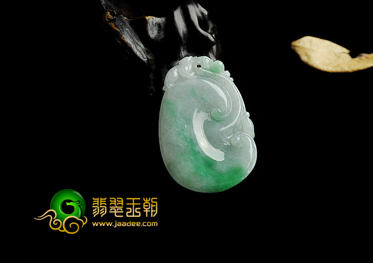 糯冰种翠色缅甸翡翠A货如意挂件