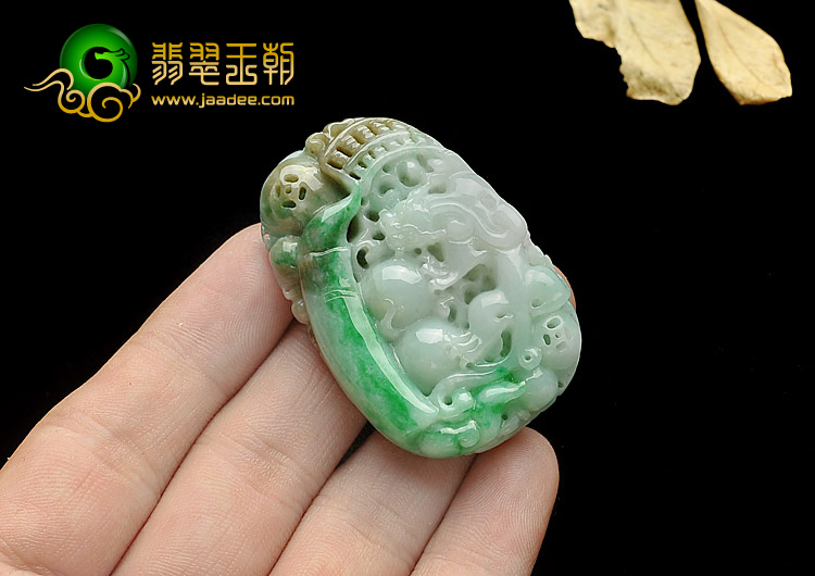 糯冰种三彩缅甸翡翠A货精打细算挂件