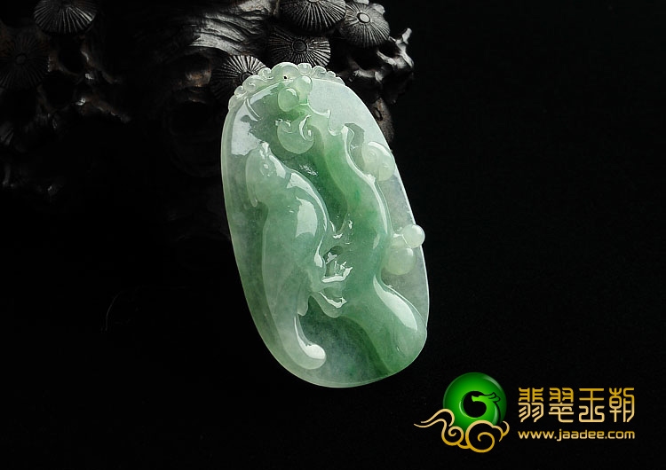 冰种豆色缅甸翡翠A货喜上眉梢挂件