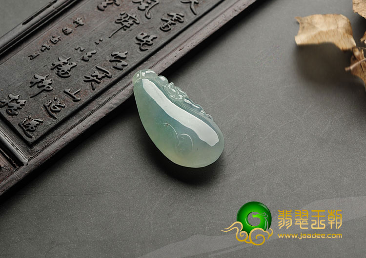 冰种晴水缅甸翡翠A货福瓜挂件