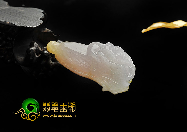糯冰种褐黄翡略飘花缅甸翡翠A货白菜挂件