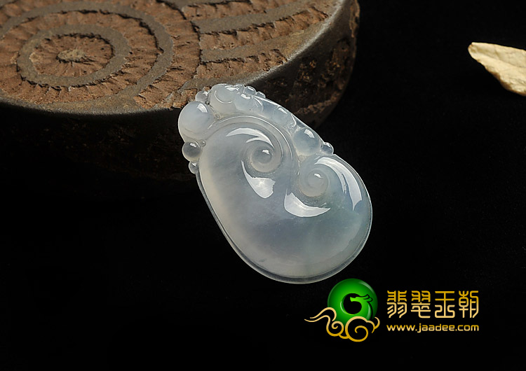 冰种淡春带彩缅甸翡翠A货如意挂件