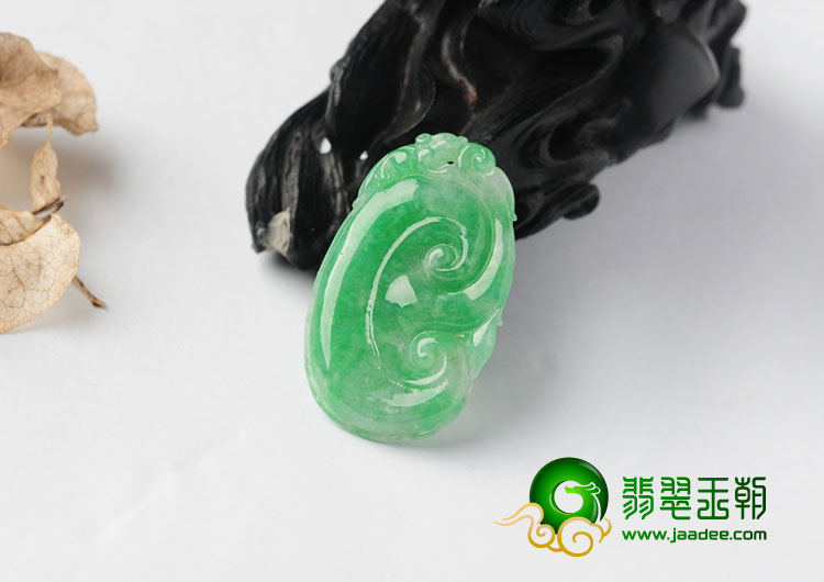 糯冰种翠色缅甸翡翠A货如意挂件