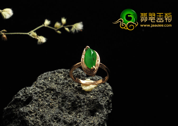 冰种阳绿缅甸翡翠A货镶玫瑰金戒指（真钻）