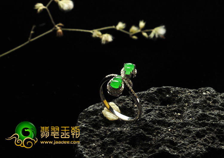 冰种翠色缅甸翡翠A货镶白金葫芦戒指（真钻）
