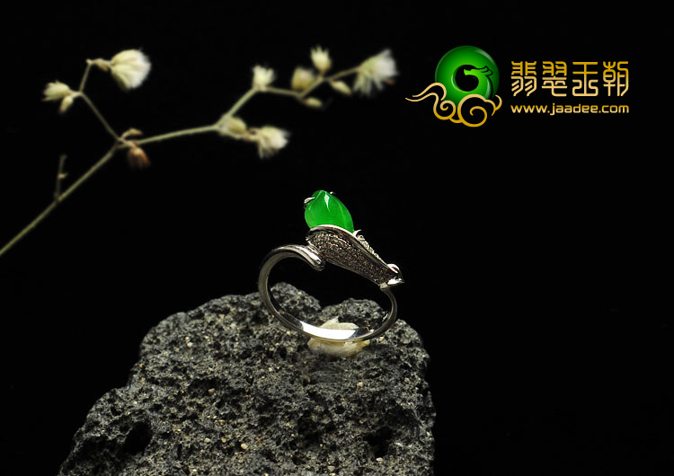 冰种阳绿缅甸翡翠A货镶白金戒指（真钻）