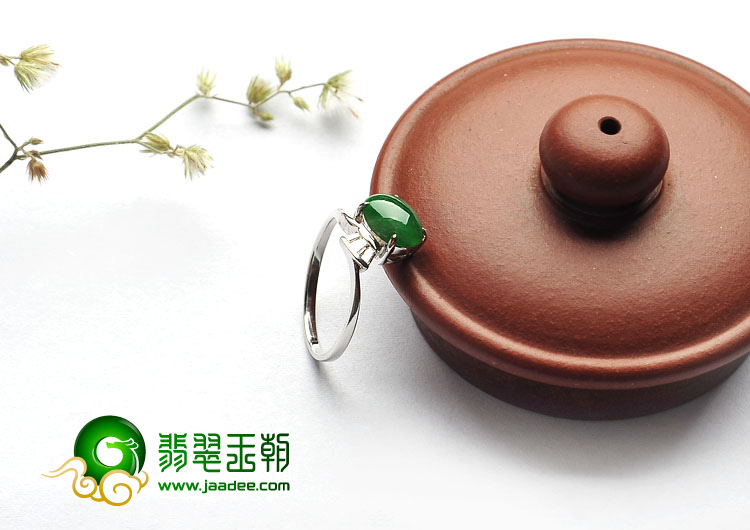 糯冰种浓绿缅甸翡翠A货镶白金戒指（真钻）