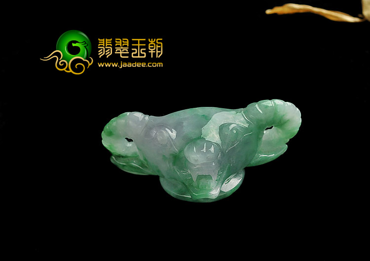 糯冰种飘翠缅甸翡翠A货牛头挂件