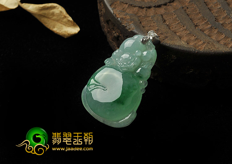 冰种飘翠缅甸翡翠A货招财进宝挂件