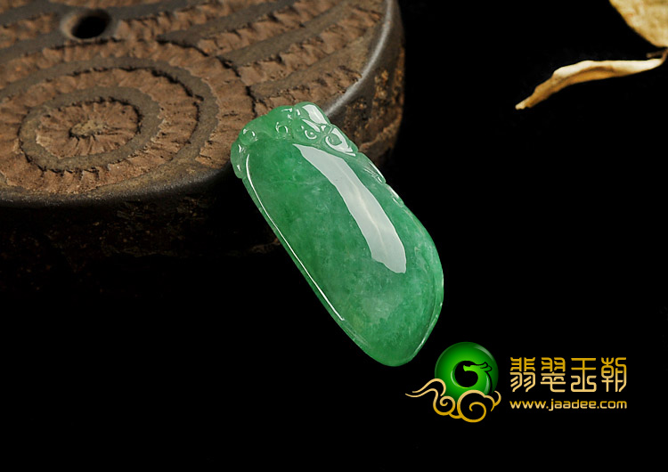 糯冰种翠色缅甸翡翠A货福瓜挂件