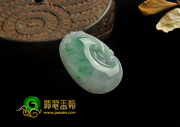 糯冰种翠色缅甸翡翠A货如意挂件