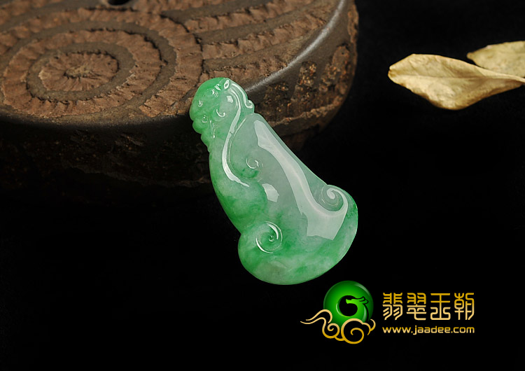 糯冰种翠色缅甸翡翠A货龙头如意挂件