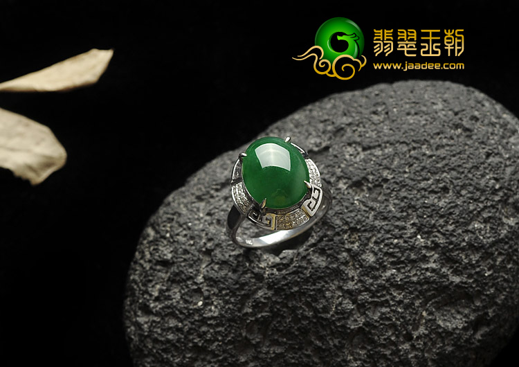 糯冰种浓绿缅甸翡翠A货镶白金戒指（真钻）