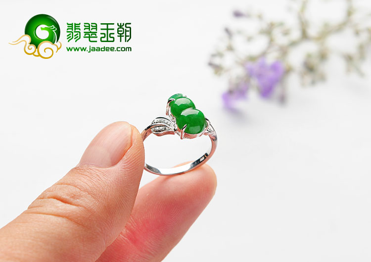 糯冰种正阳绿满绿缅甸翡翠A货镶白金葫芦戒指(真钻）