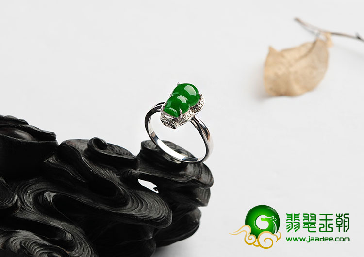 糯冰种正阳绿满绿缅甸翡翠A货镶白金葫芦戒指(真钻）