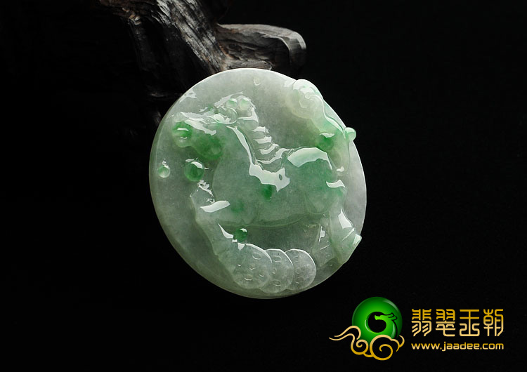 糯冰种飘翠缅甸翡翠A货马牌挂件