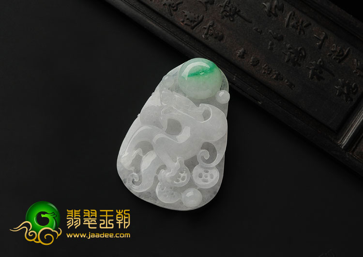 糯冰种飘翠缅甸翡翠A货飞龙在天挂件