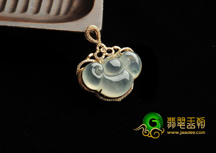 冰玻种略飘花缅甸翡翠A货镶玫瑰金如意胸坠（真钻）