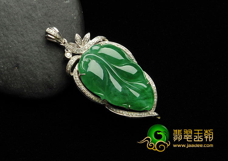 冰种阳绿缅甸翡翠A货镶白金金枝玉叶胸坠（真钻）