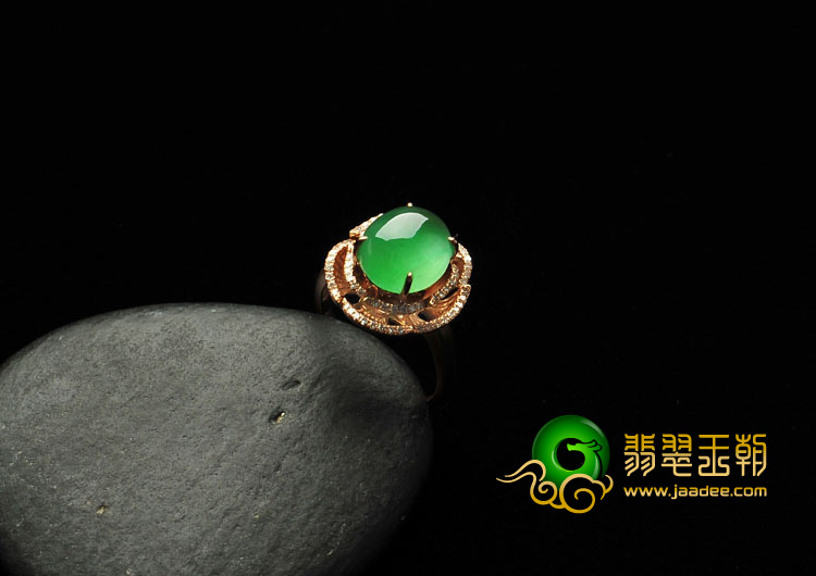 冰玻种阳绿缅甸翡翠A货镶玫瑰金戒指（真钻）