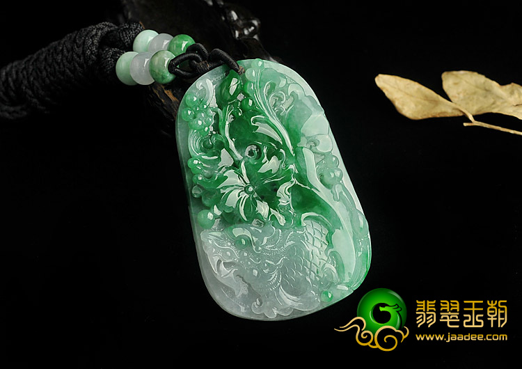 冰种翠色缅甸翡翠A货龙头鱼挂件